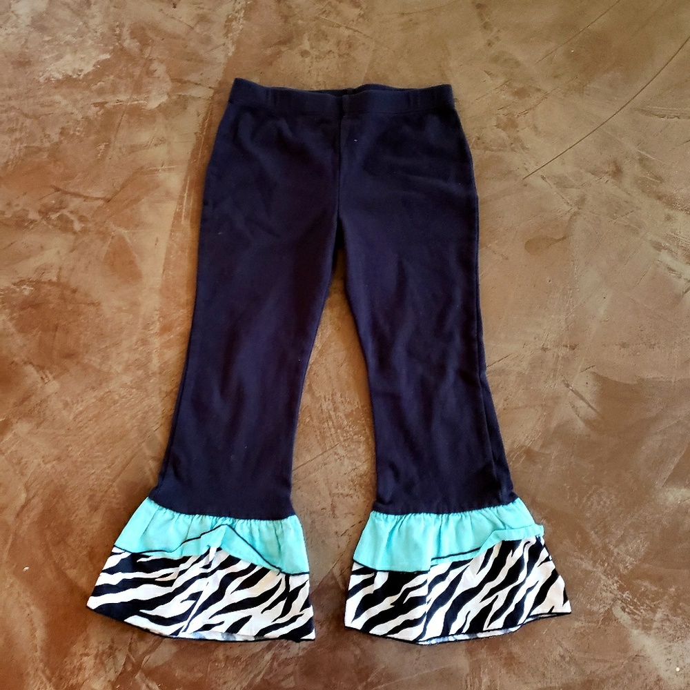 Girls Ruffle Outfit - Picture 3 of 3
